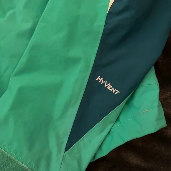 The NorthFace Women's Ski HyVent Jacket. - Picture 3 of 14